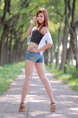 秋晚登楼望南江入始兴郡路